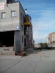 img-1442595921379-v
